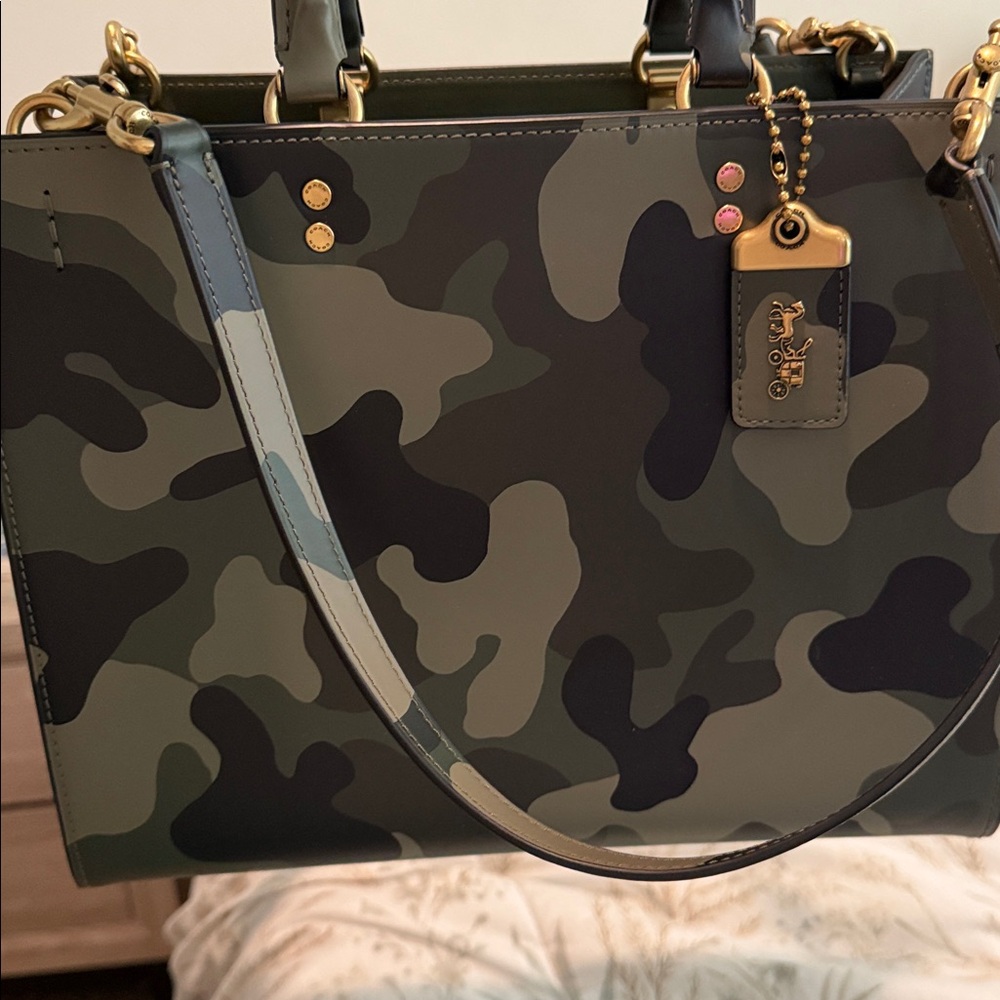 Rogue Bag With Camo Print *Includes all straps* Never Used - Picture 5 of 14